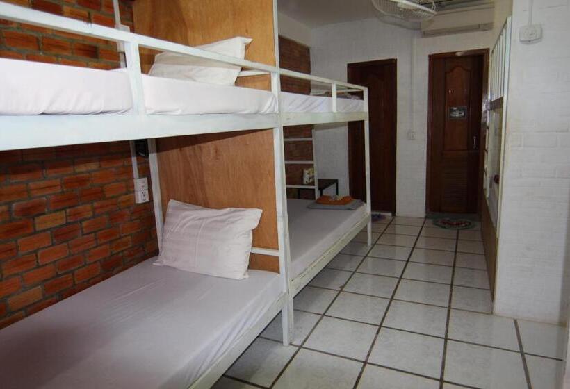 Отель Naga Angkor Hostel