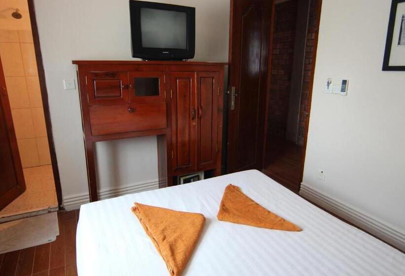Отель Naga Angkor Hostel
