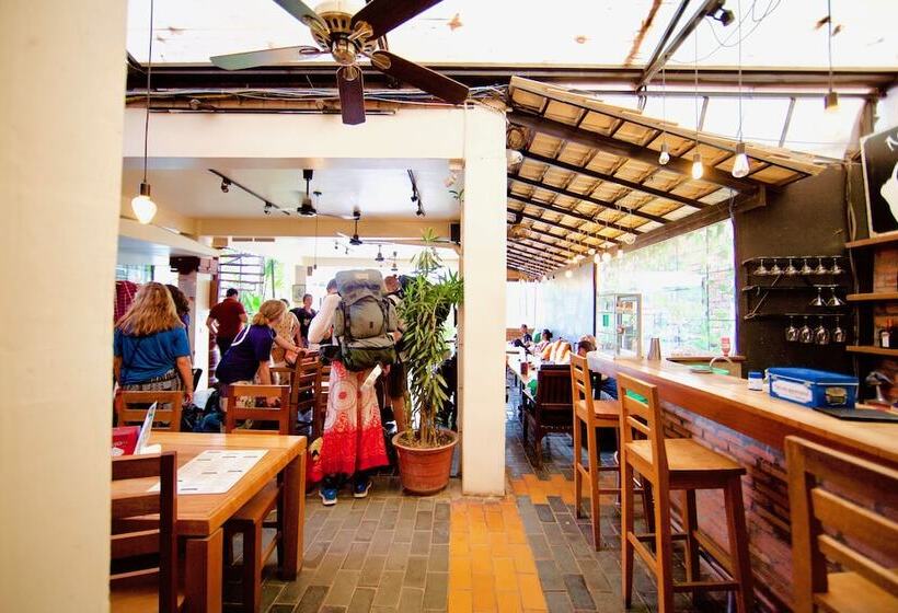 هتل Naga Angkor Hostel