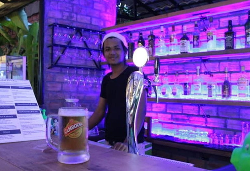Отель Naga Angkor Hostel
