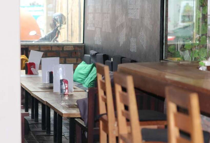 Отель Naga Angkor Hostel