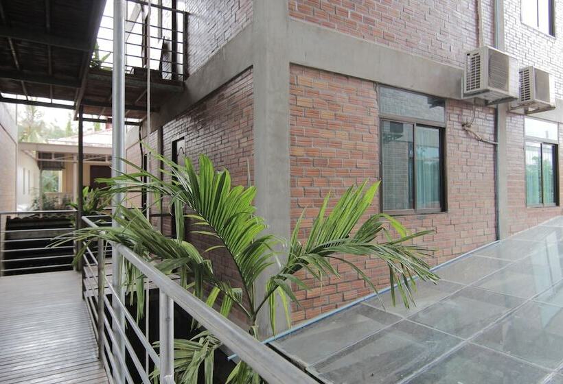 Отель Naga Angkor Hostel