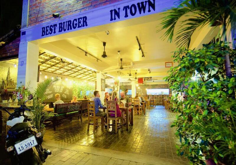 Отель Naga Angkor Hostel