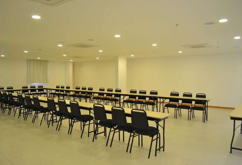 Отель Oasis Cabo Frio