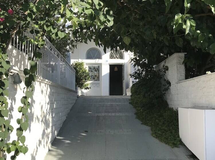 בית מלון כפרי Paradisos