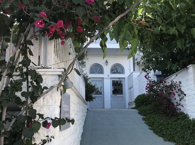 בית מלון כפרי Paradisos