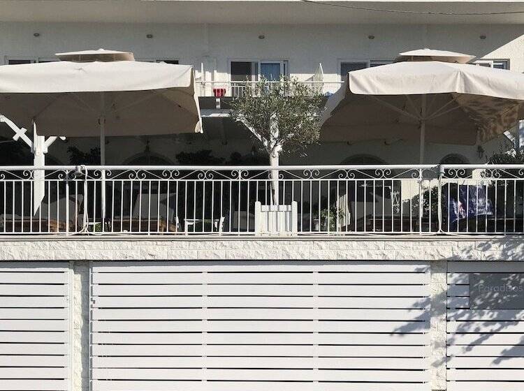 בית מלון כפרי Paradisos