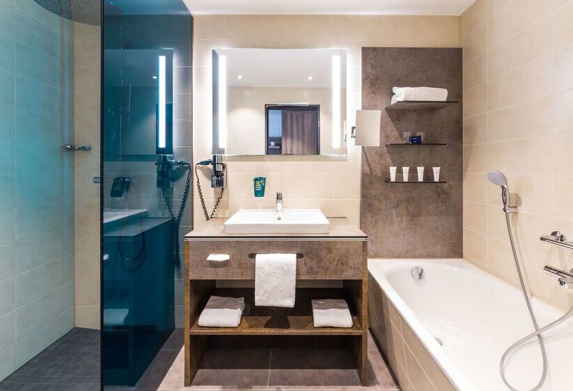 בית מלון כפרי Park Inn By Radisson Neumarkt