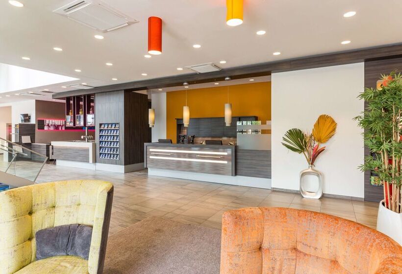 בית מלון כפרי Park Inn By Radisson Neumarkt