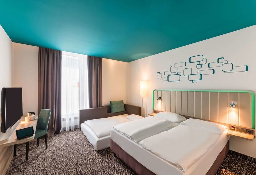 בית מלון כפרי Park Inn By Radisson Neumarkt