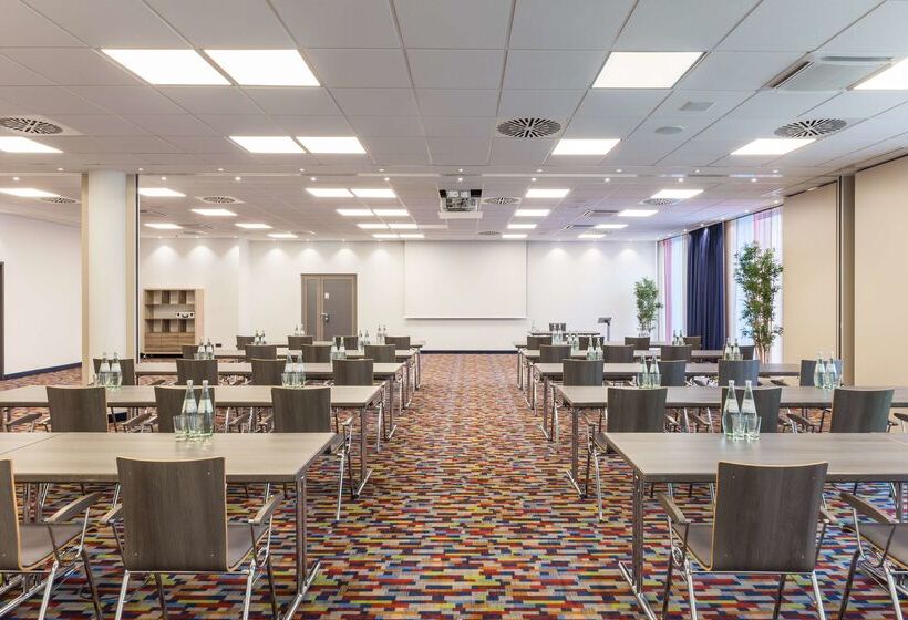 בית מלון כפרי Park Inn By Radisson Neumarkt