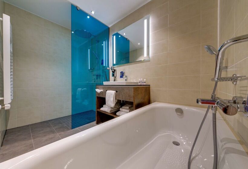 בית מלון כפרי Park Inn By Radisson Neumarkt