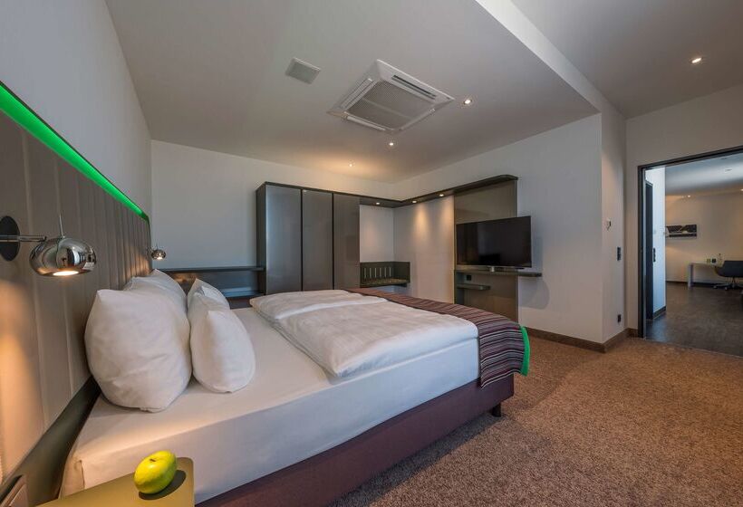 בית מלון כפרי Park Inn By Radisson Neumarkt