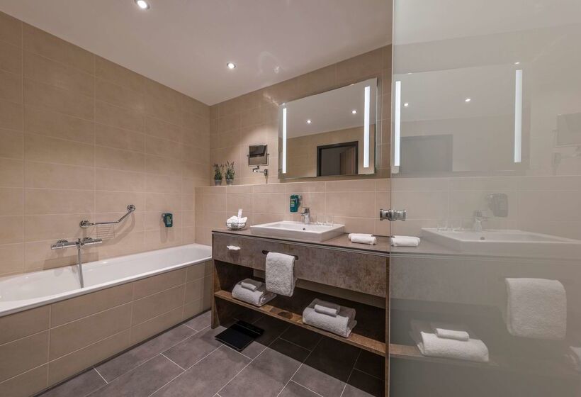 בית מלון כפרי Park Inn By Radisson Neumarkt