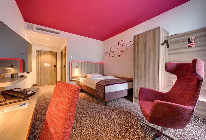 בית מלון כפרי Park Inn By Radisson Neumarkt