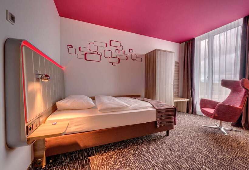 בית מלון כפרי Park Inn By Radisson Neumarkt