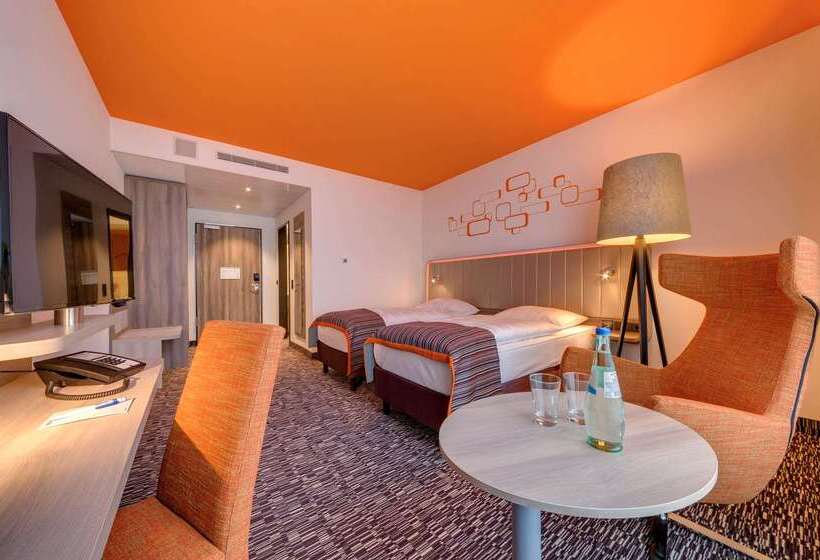 בית מלון כפרי Park Inn By Radisson Neumarkt