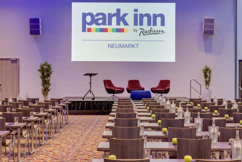 בית מלון כפרי Park Inn By Radisson Neumarkt