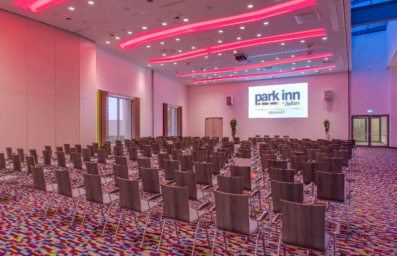 בית מלון כפרי Park Inn By Radisson Neumarkt
