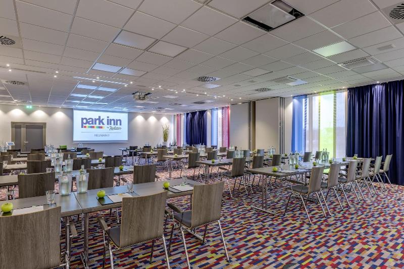 בית מלון כפרי Park Inn By Radisson Neumarkt
