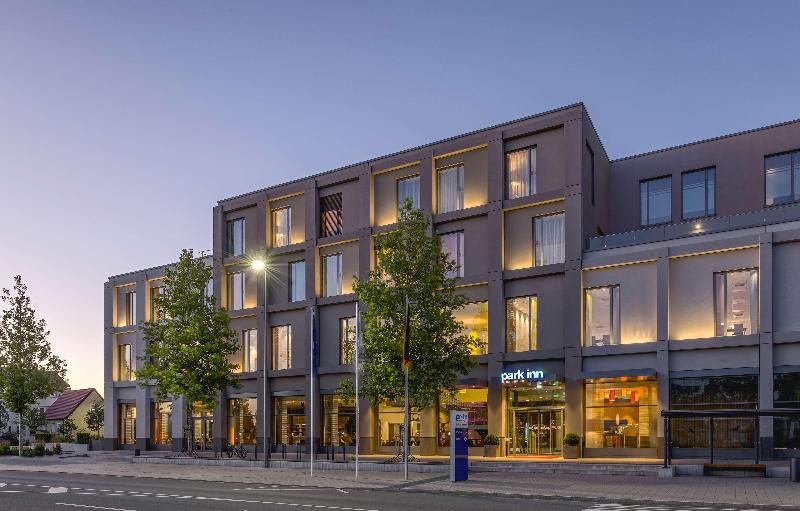 בית מלון כפרי Park Inn By Radisson Neumarkt