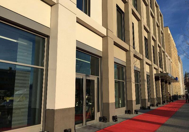 בית מלון כפרי Park Inn By Radisson Neumarkt