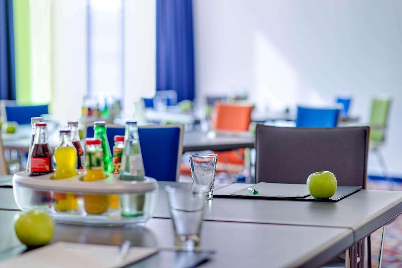 בית מלון כפרי Park Inn By Radisson Neumarkt