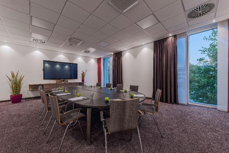 בית מלון כפרי Park Inn By Radisson Neumarkt