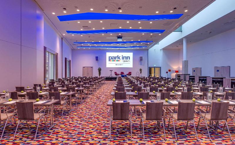 בית מלון כפרי Park Inn By Radisson Neumarkt
