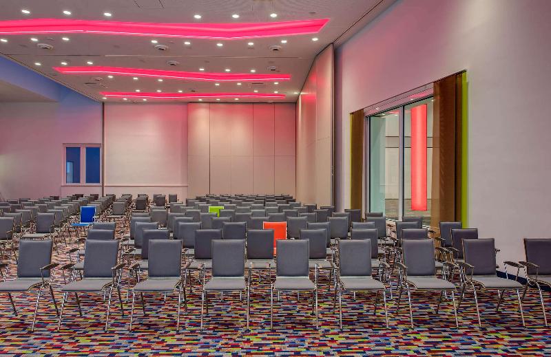 בית מלון כפרי Park Inn By Radisson Neumarkt