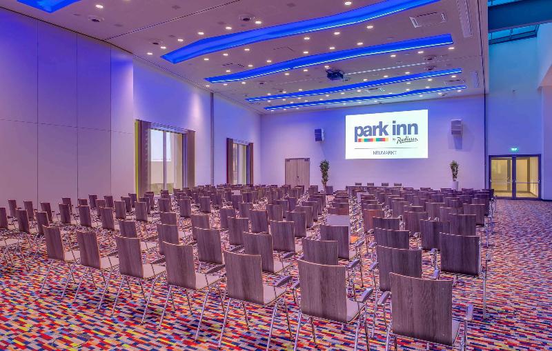 בית מלון כפרי Park Inn By Radisson Neumarkt