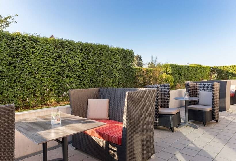 בית מלון כפרי Park Inn By Radisson Neumarkt