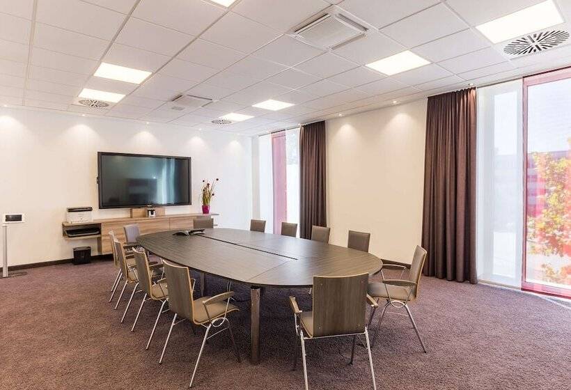 בית מלון כפרי Park Inn By Radisson Neumarkt