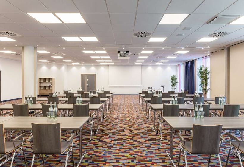 בית מלון כפרי Park Inn By Radisson Neumarkt