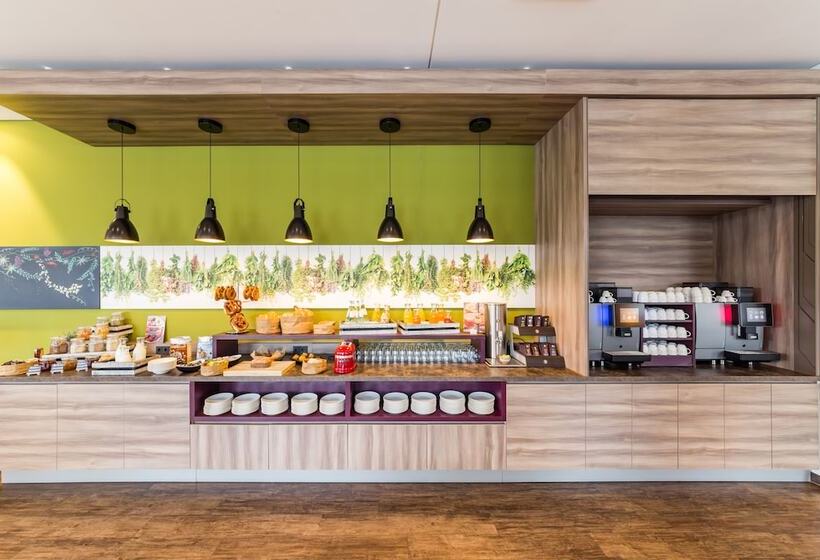 בית מלון כפרי Park Inn By Radisson Neumarkt