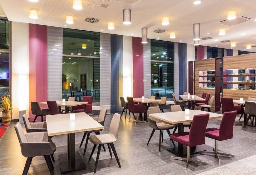 בית מלון כפרי Park Inn By Radisson Neumarkt