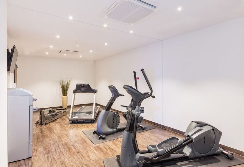 בית מלון כפרי Park Inn By Radisson Neumarkt