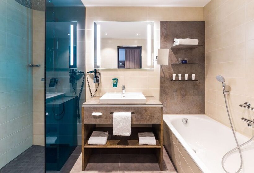 בית מלון כפרי Park Inn By Radisson Neumarkt