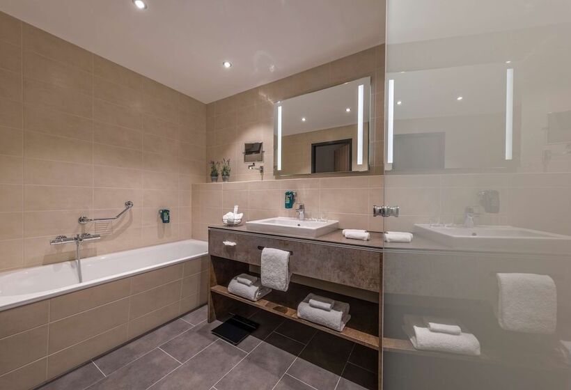 בית מלון כפרי Park Inn By Radisson Neumarkt