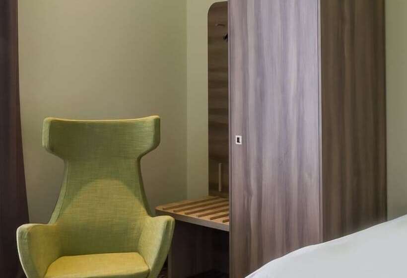 בית מלון כפרי Park Inn By Radisson Neumarkt