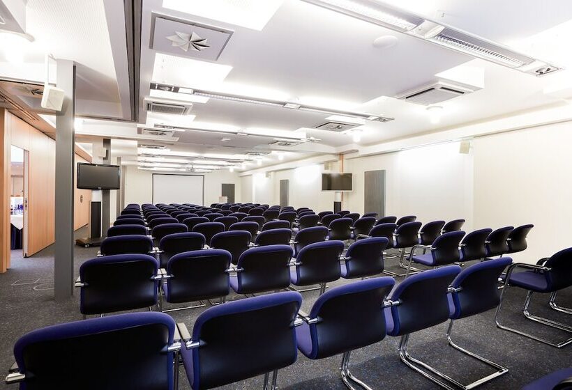 Отель Platzhirsch