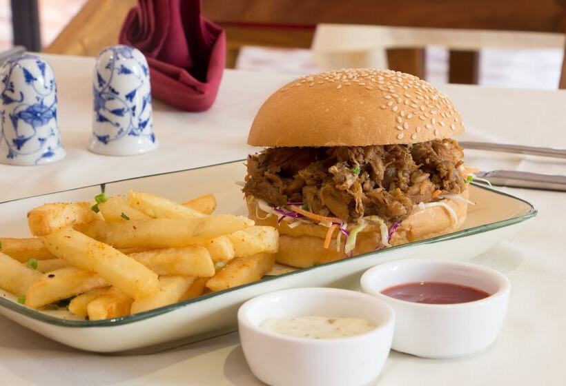 هتل River And Villa