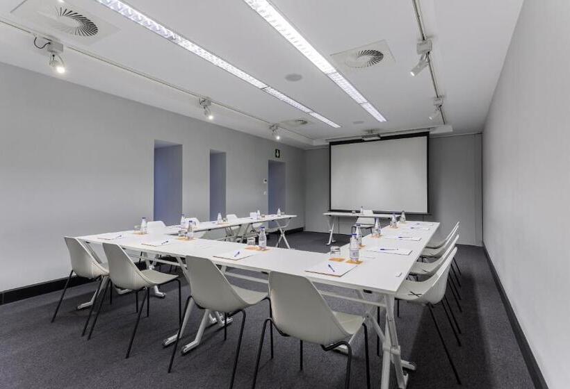 هتل Room Mate Valeria