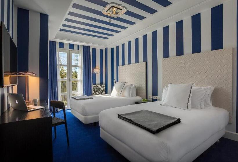 هتل Room Mate Valeria