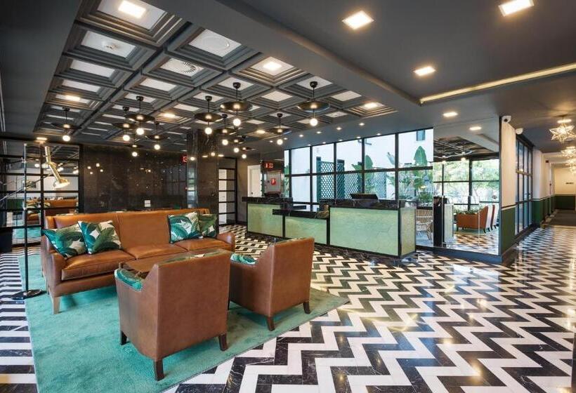 هتل Room Mate Valeria