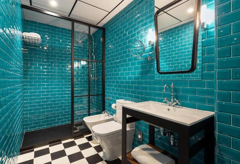 هتل Room Mate Valeria