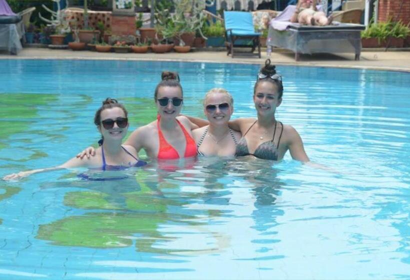 Отель Sananwan Palace