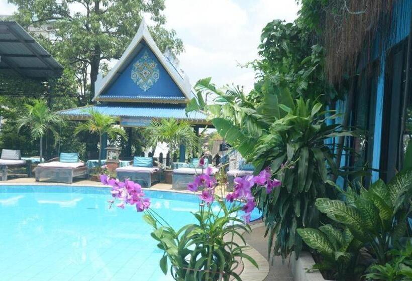 Отель Sananwan Palace