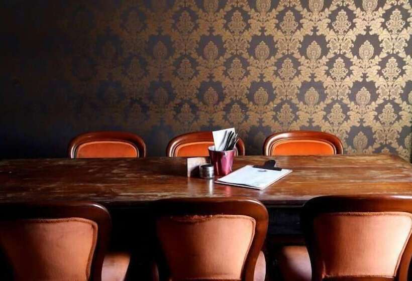 Shakespeare Hotel Surry Hills