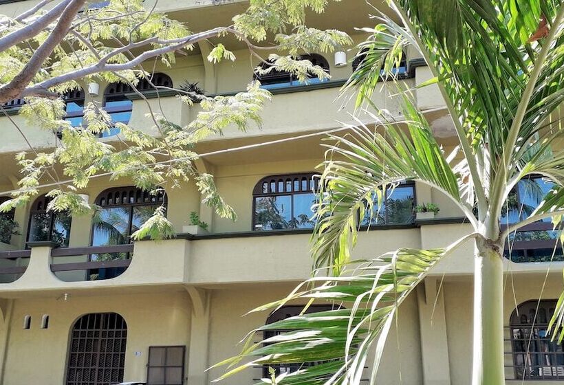 호텔 Solimar Inn Suites